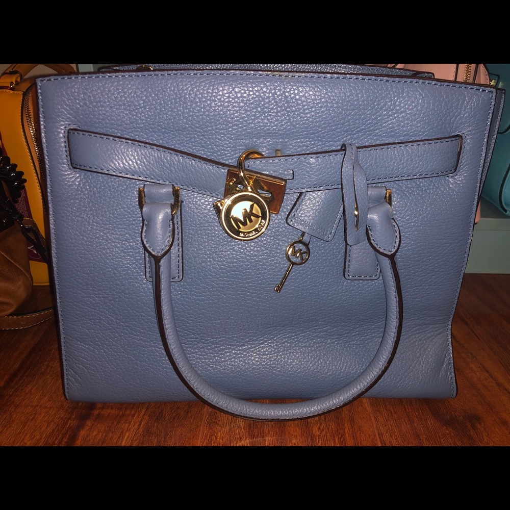 Michael kors leather bag with shoulder belt